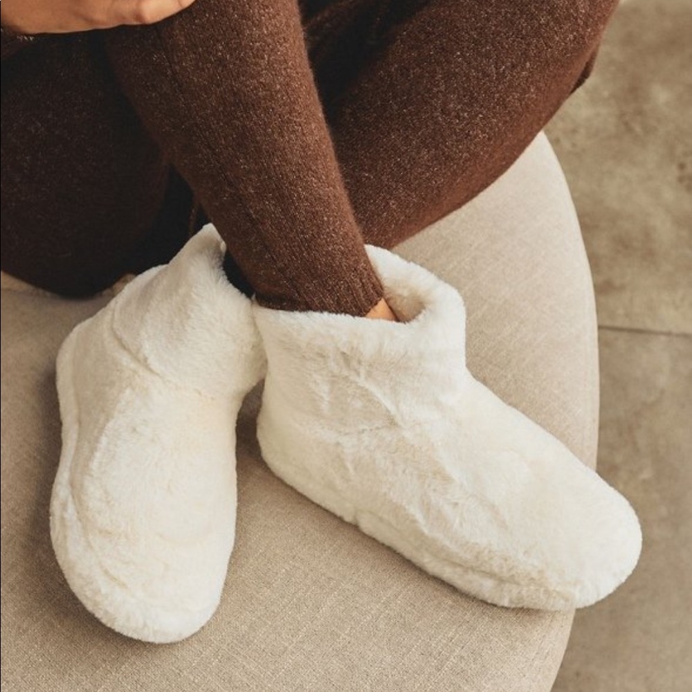 Just Fab faux fur bootie slippers!! NWT!